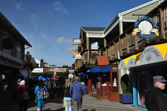 O movimentado Pier 39, na orla de San Francisco, na Califórnia, nos Estados Unidos